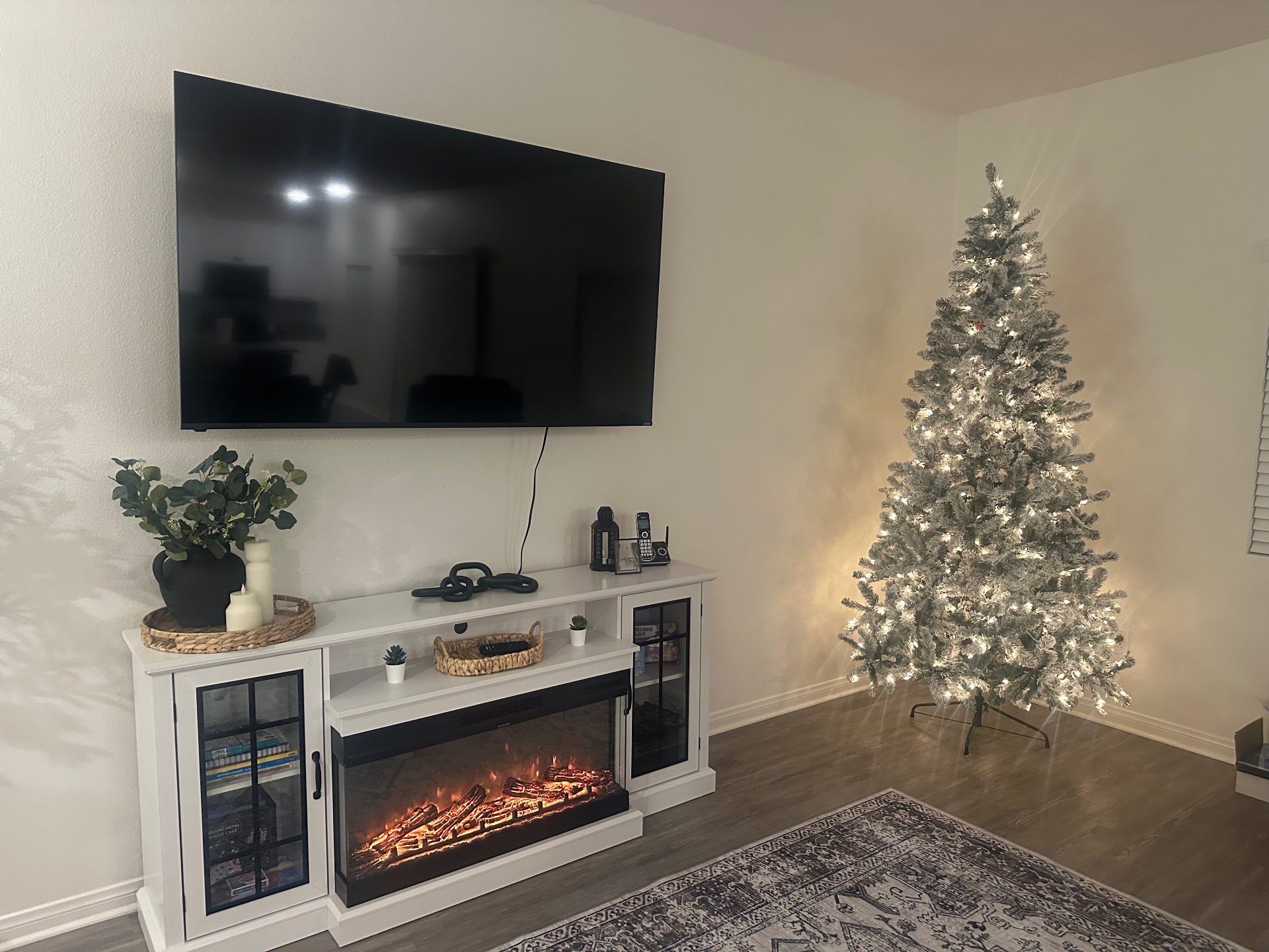 Cozy living room with fireplace at Casa De Luna